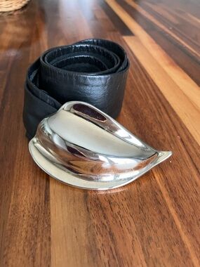 Leather Shop Black Leather Belt Goldtone Buckle Adjustable Retro Style